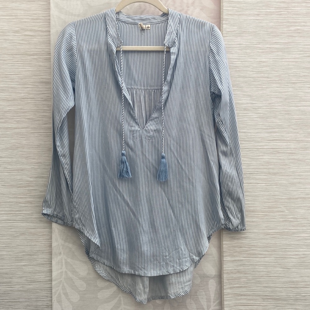 Ripcurl top blouse .striped blue/ white.Asymmetric length.XS.Tassle. Long sleeve